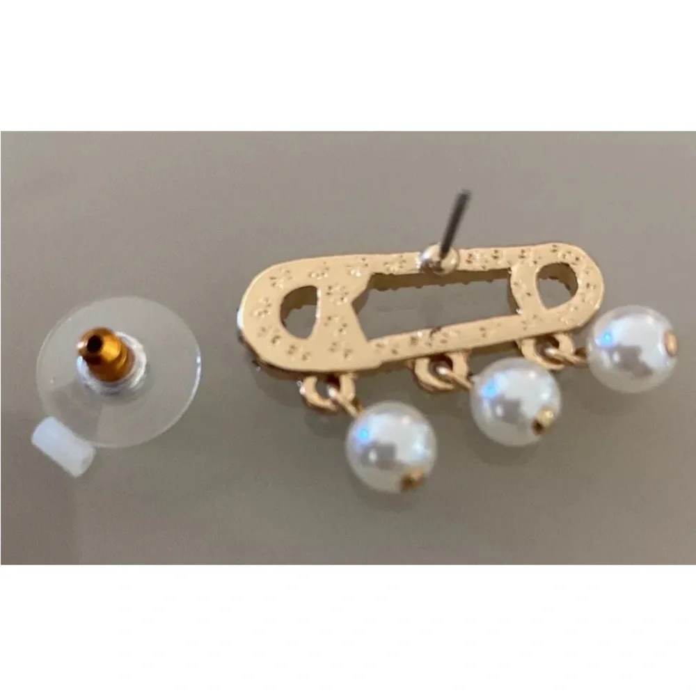 BETSEY JOHNSON Gold Safety Pin & Crystals & Pearls Ltd Edition Earrings NEW NWT